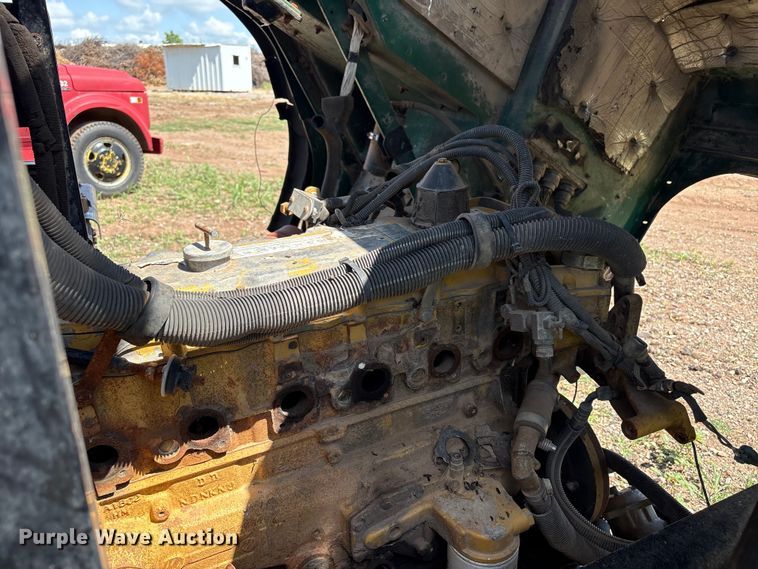image for item ET6493 2002 Peterbilt refuse truck
