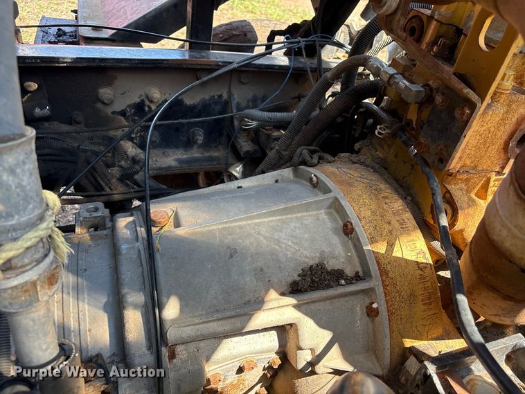 image for item ET6493 2002 Peterbilt refuse truck