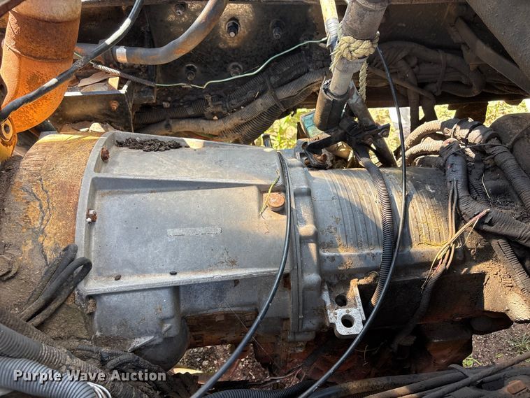 image for item ET6493 2002 Peterbilt refuse truck