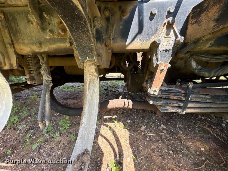 image for item ET6493 2002 Peterbilt refuse truck