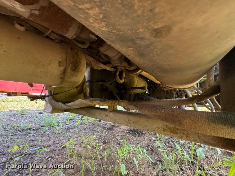 image for item ET6493 2002 Peterbilt refuse truck