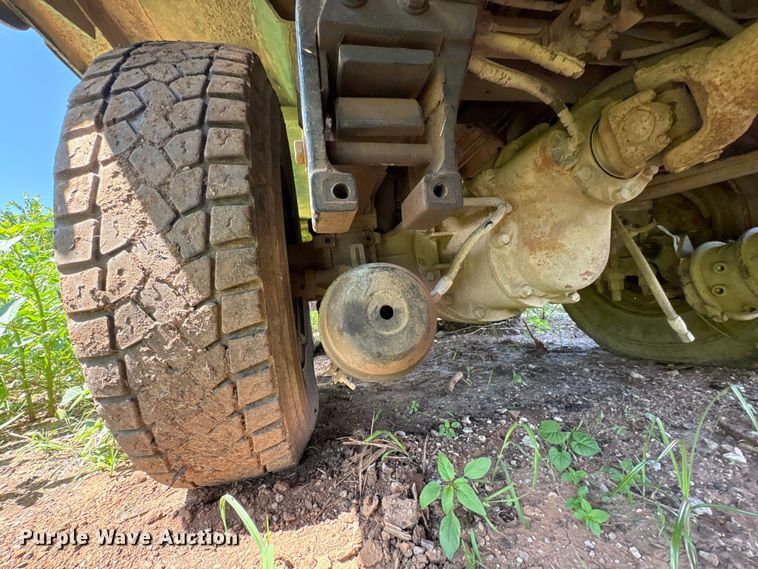 image for item ET6493 2002 Peterbilt refuse truck