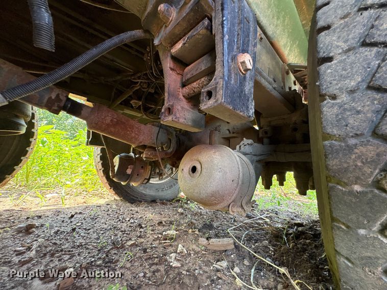 image for item ET6493 2002 Peterbilt refuse truck