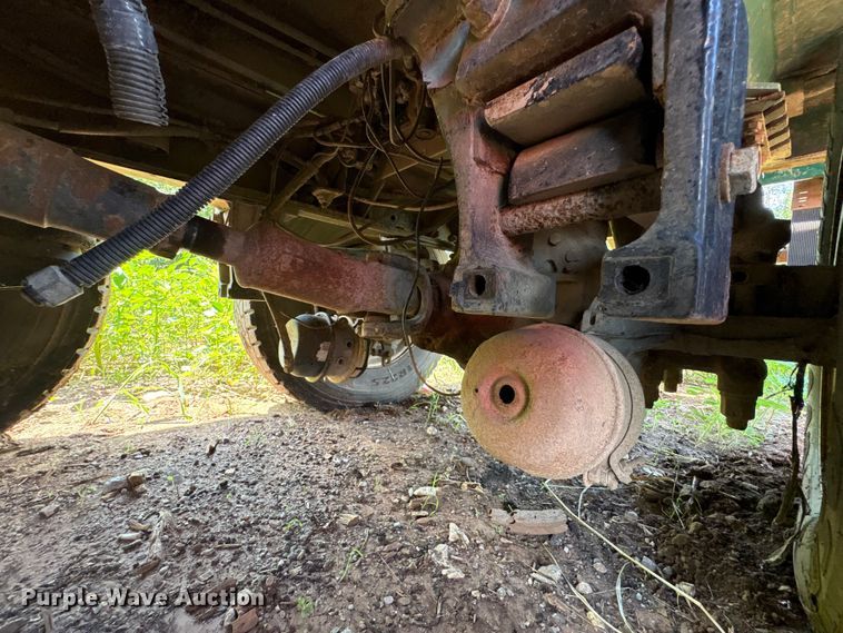 image for item ET6493 2002 Peterbilt refuse truck