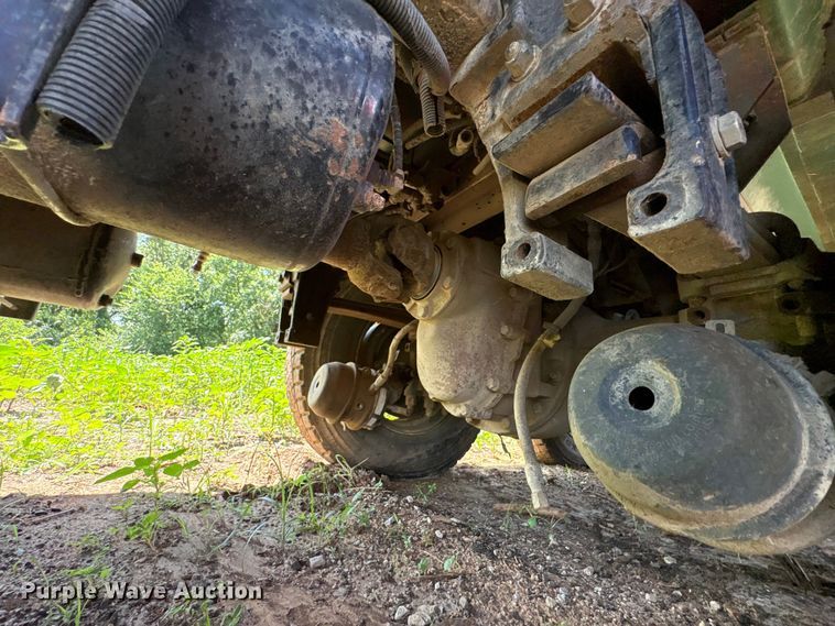 image for item ET6493 2002 Peterbilt refuse truck