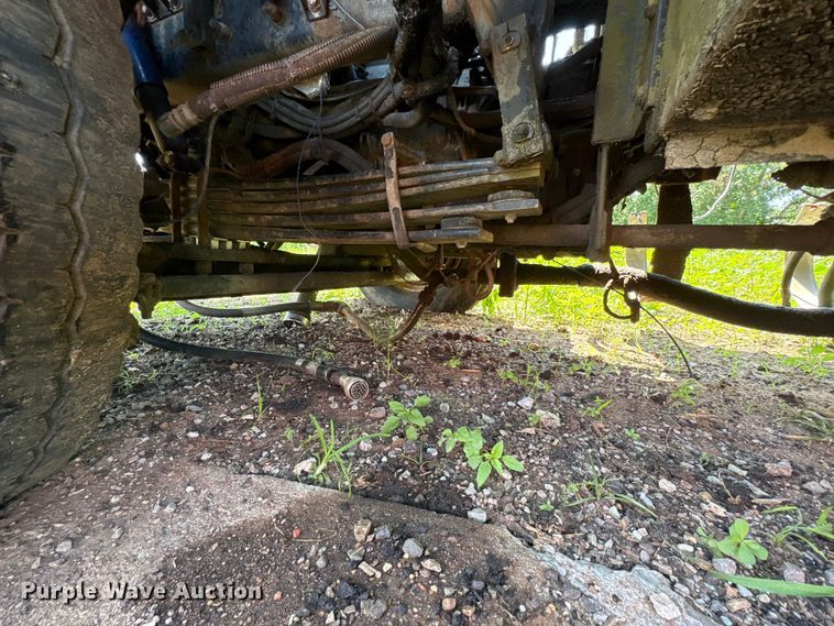 image for item ET6493 2002 Peterbilt refuse truck