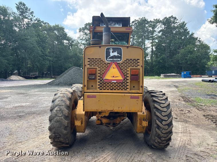 image for item EU0689 1992 John Deere 670B motor grader