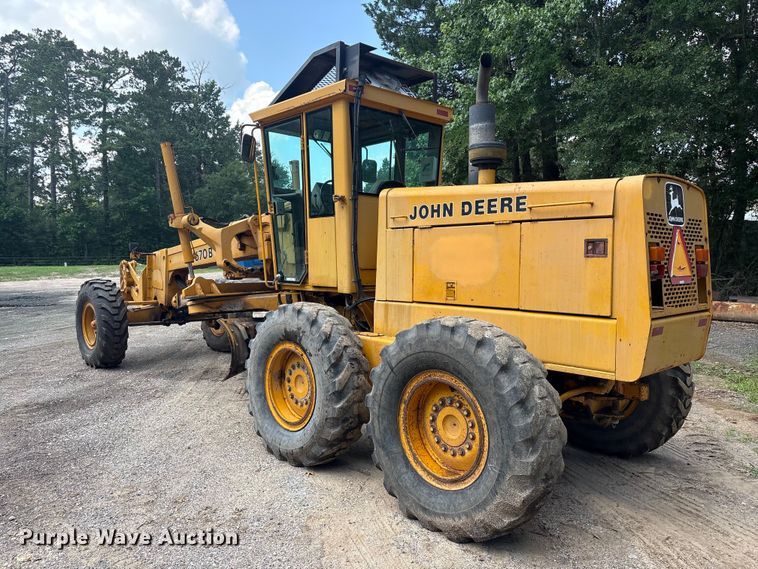 image for item EU0689 1992 John Deere 670B motor grader