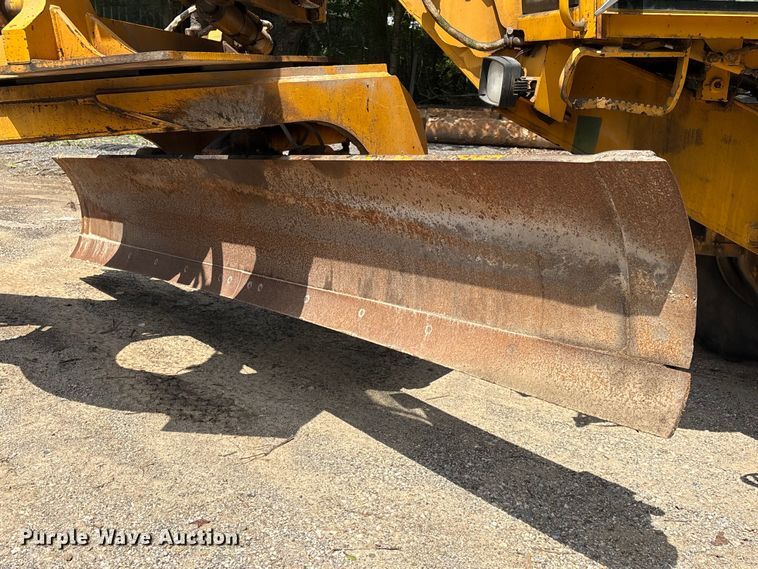 image for item EU0689 1992 John Deere 670B motor grader