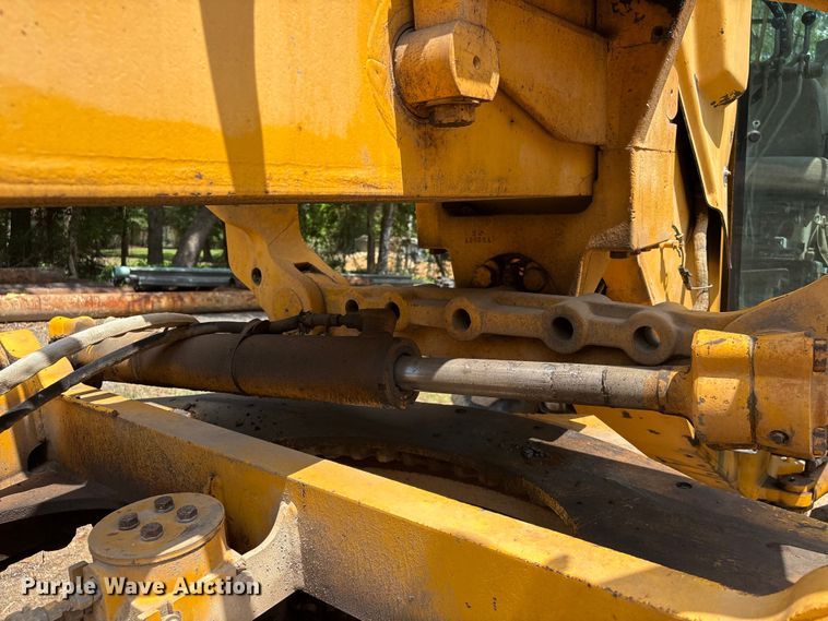 image for item EU0689 1992 John Deere 670B motor grader