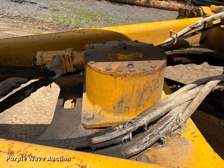 image for item EU0689 1992 John Deere 670B motor grader