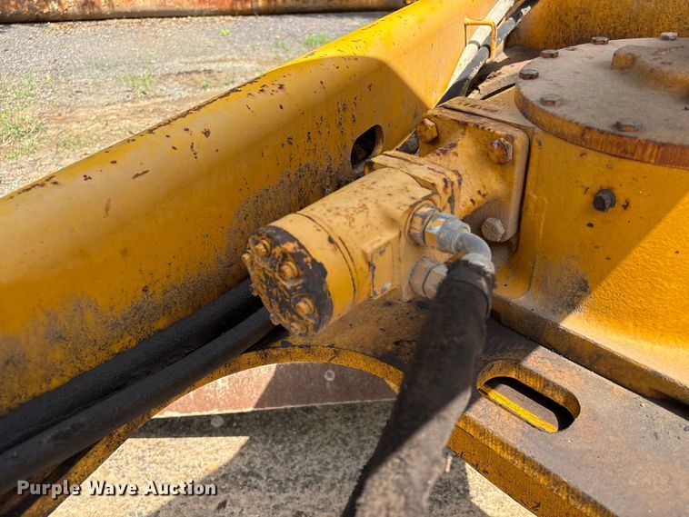 image for item EU0689 1992 John Deere 670B motor grader