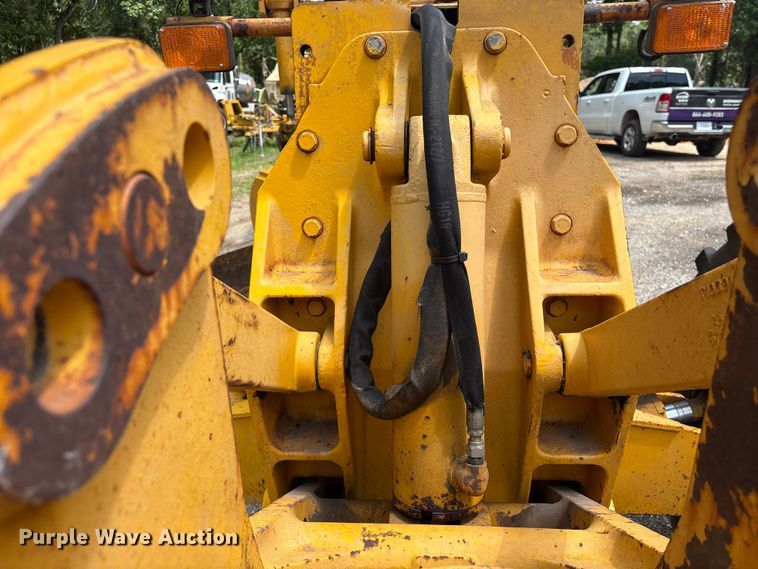 image for item EU0689 1992 John Deere 670B motor grader