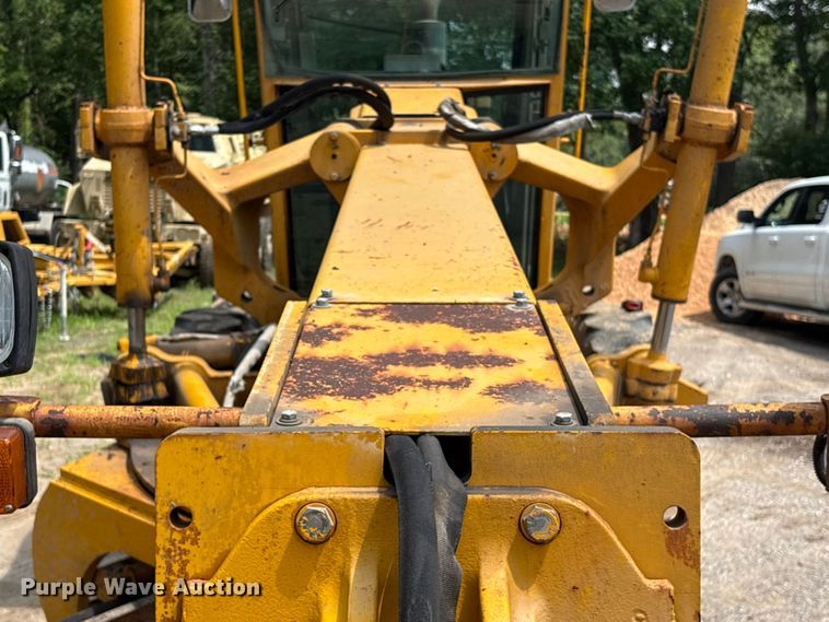 image for item EU0689 1992 John Deere 670B motor grader