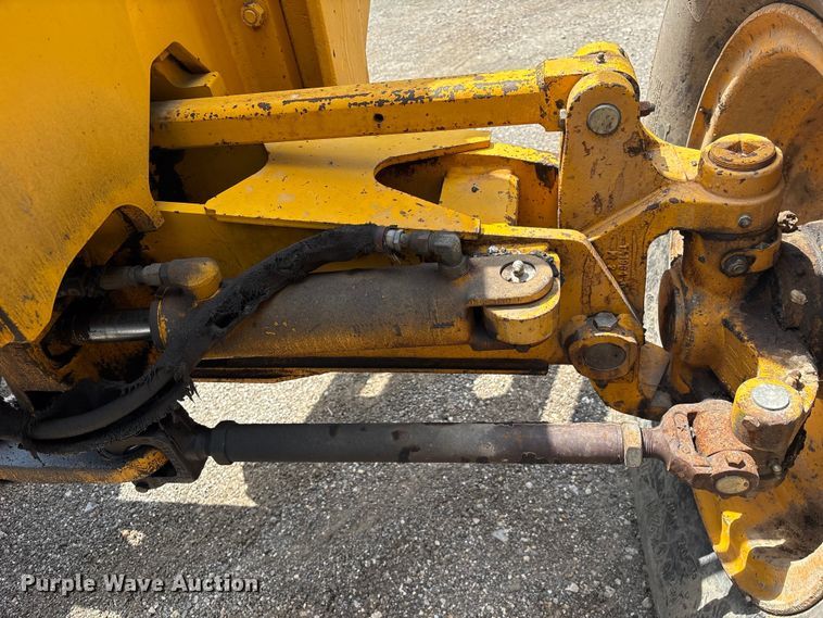 image for item EU0689 1992 John Deere 670B motor grader