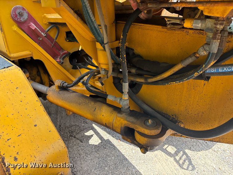 image for item EU0689 1992 John Deere 670B motor grader