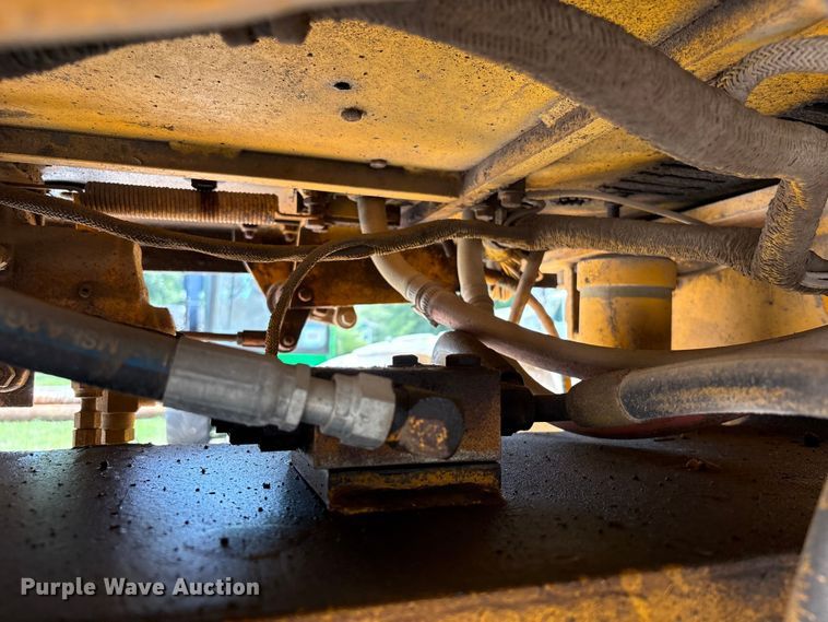 image for item EU0689 1992 John Deere 670B motor grader