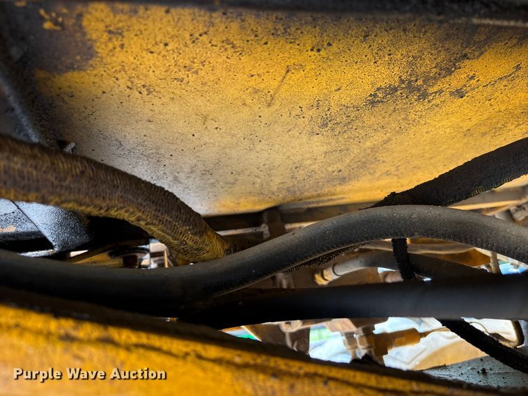image for item EU0689 1992 John Deere 670B motor grader