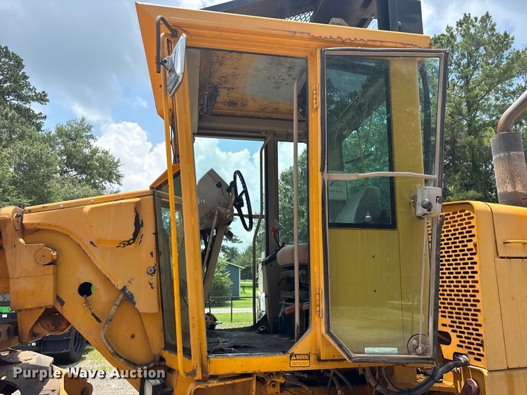 image for item EU0689 1992 John Deere 670B motor grader