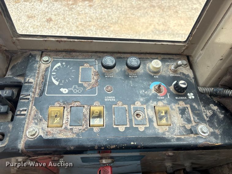 image for item EU0689 1992 John Deere 670B motor grader