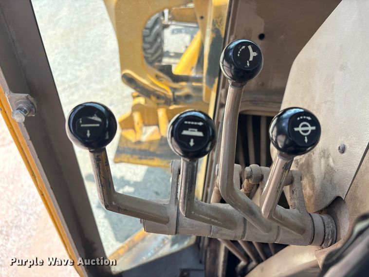 image for item EU0689 1992 John Deere 670B motor grader