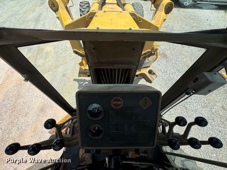 image for item EU0689 1992 John Deere 670B motor grader