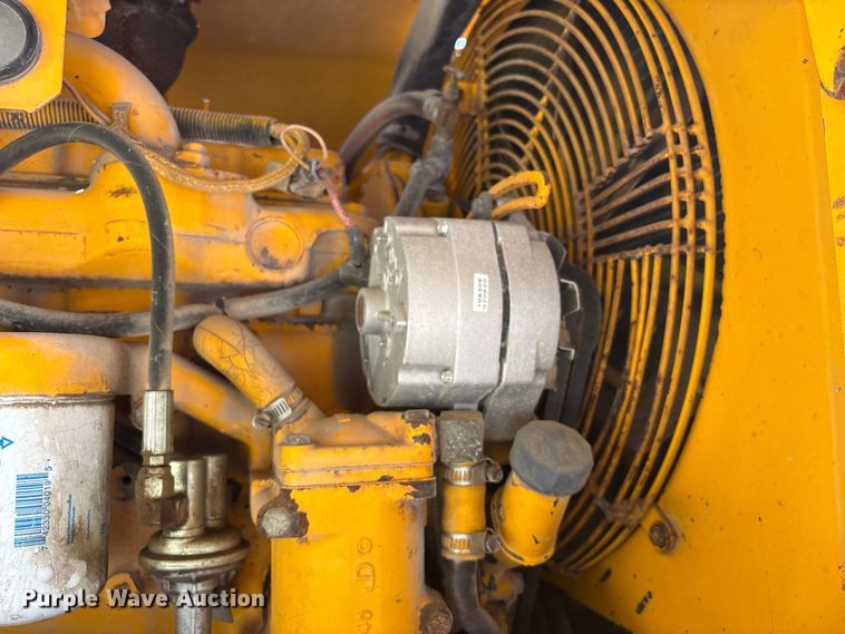 image for item EU0689 1992 John Deere 670B motor grader