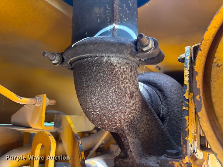 image for item EU0689 1992 John Deere 670B motor grader