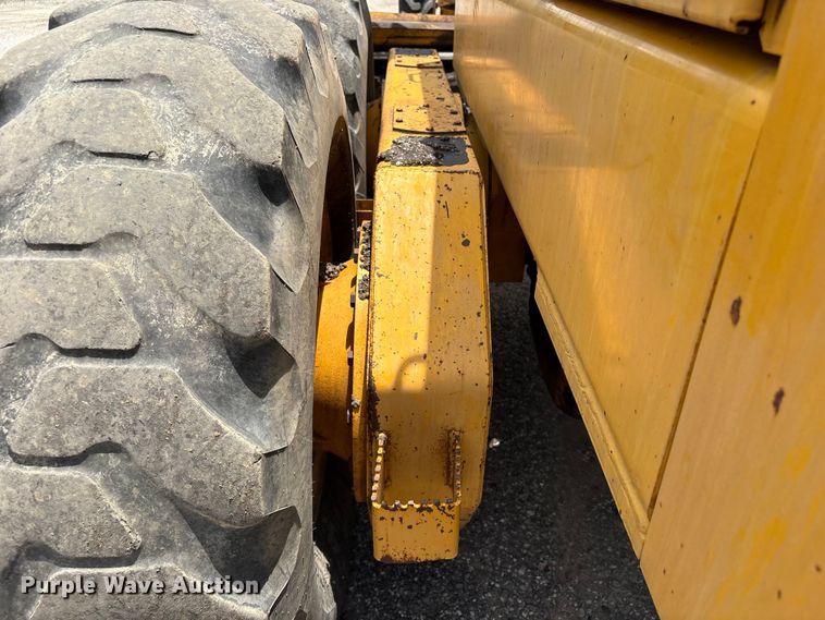 image for item EU0689 1992 John Deere 670B motor grader