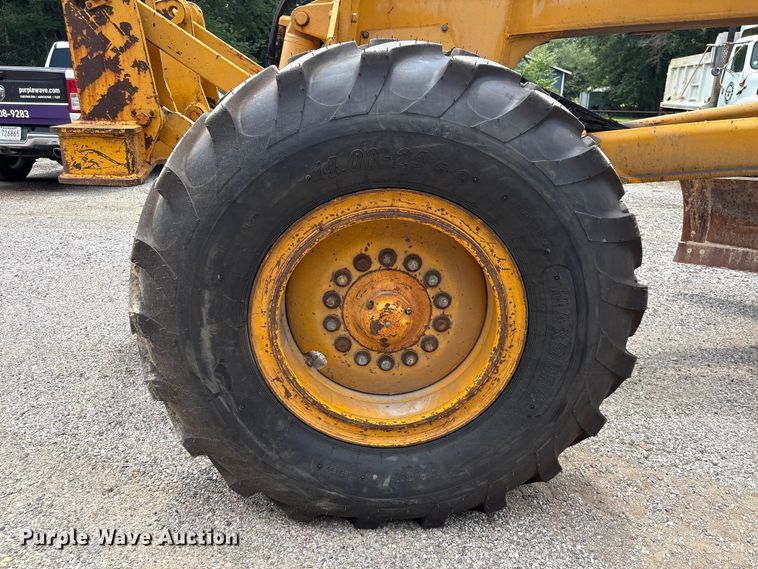 image for item EU0689 1992 John Deere 670B motor grader