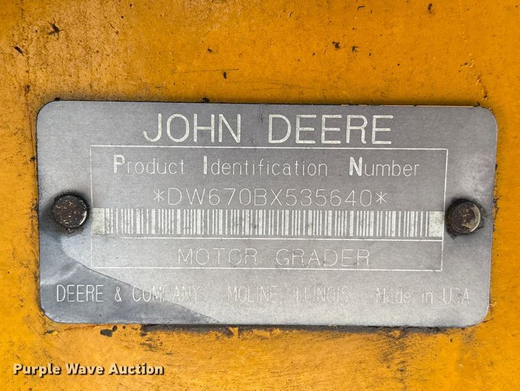 image for item EU0689 1992 John Deere 670B motor grader