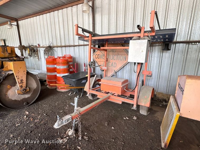 image for item EU0699 2009 NATIONAL SIGNAL, INC. board trailer