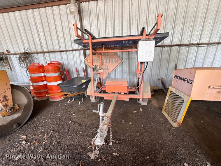 image for item EU0699 2009 NATIONAL SIGNAL, INC. board trailer