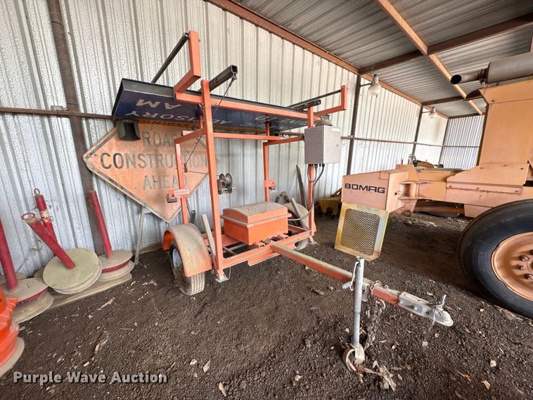 image for item EU0699 2009 NATIONAL SIGNAL, INC. board trailer