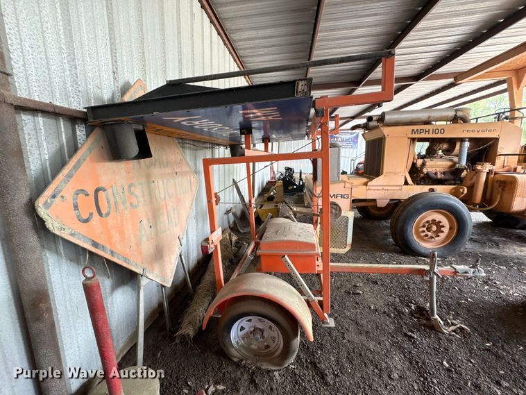 image for item EU0699 2009 NATIONAL SIGNAL, INC. board trailer