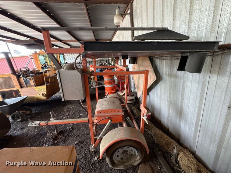 image for item EU0699 2009 NATIONAL SIGNAL, INC. board trailer