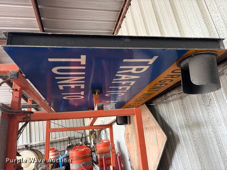 image for item EU0699 2009 NATIONAL SIGNAL, INC. board trailer