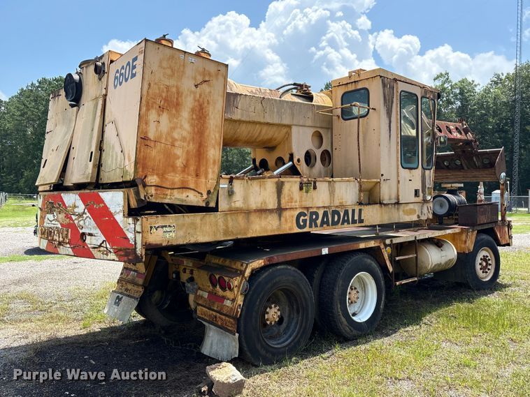 image for item EU0701 Gradall 660E 