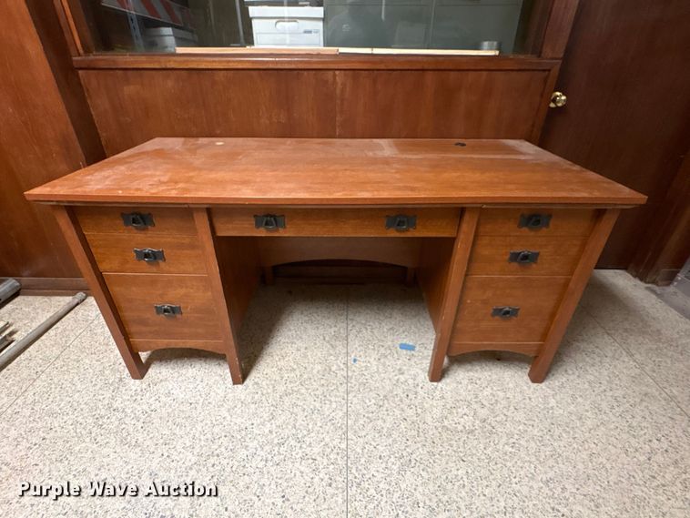 image for item EU0707 Office furniture