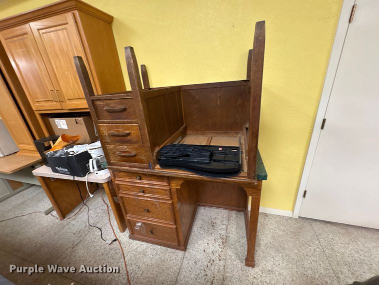 image for item EU0707 Office furniture