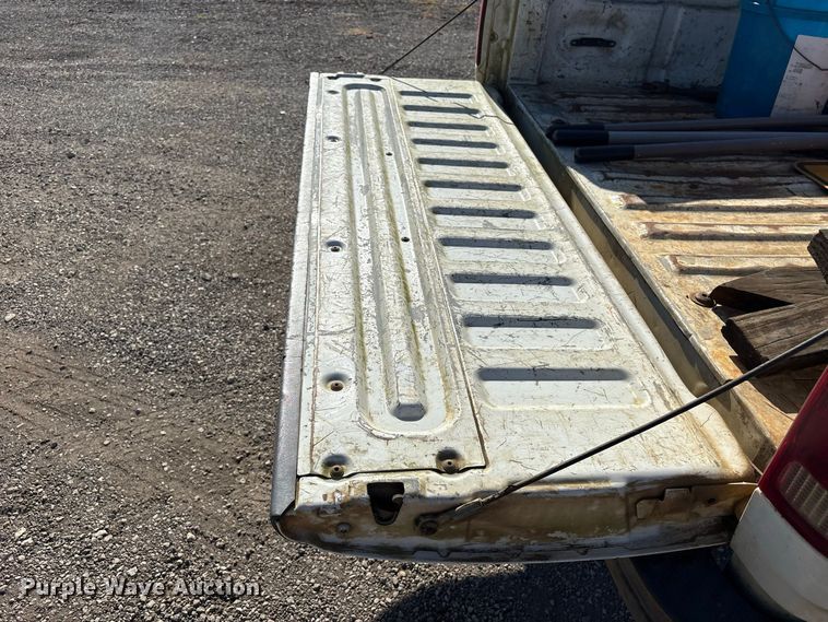 image for item EU0826 1997 Ford F150 pickup truck