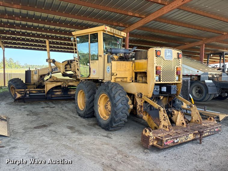 image for item EU0829 1994 John Deere 770BH motor grader
