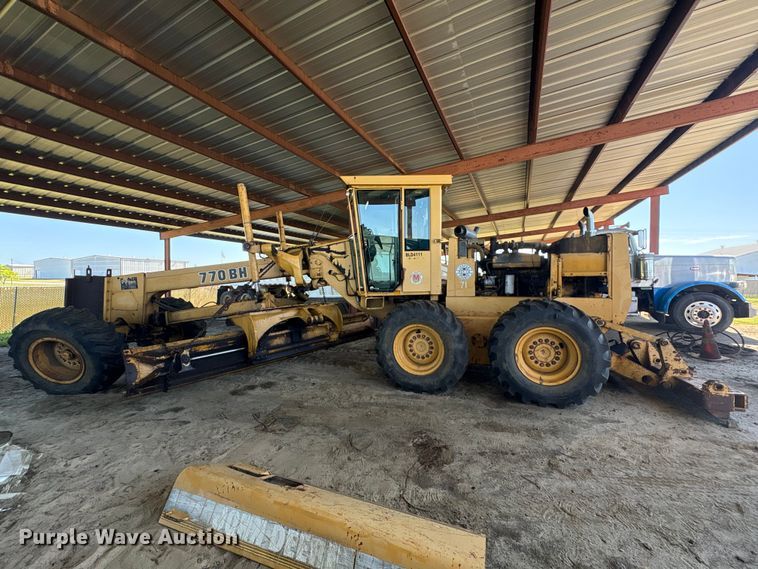 image for item EU0829 1994 John Deere 770BH motor grader