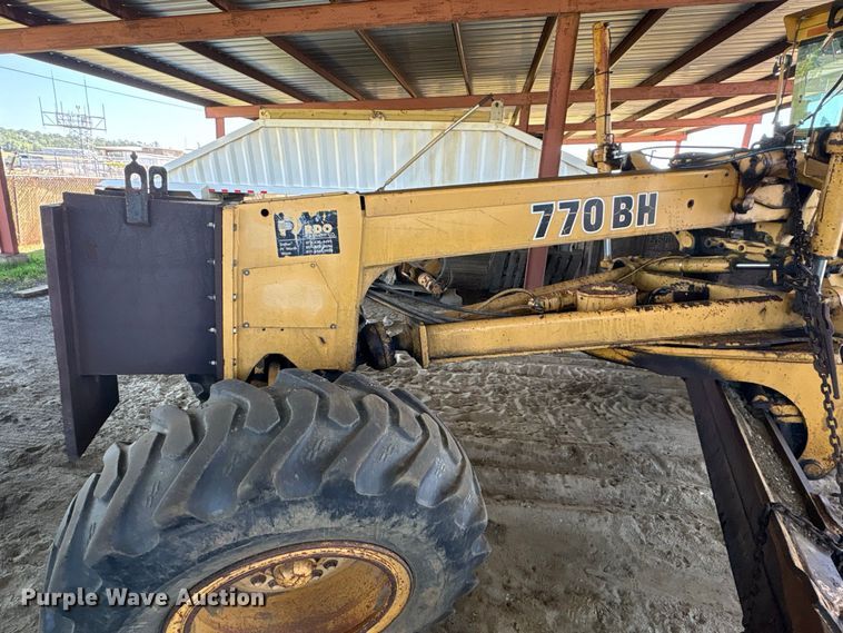 image for item EU0829 1994 John Deere 770BH motor grader