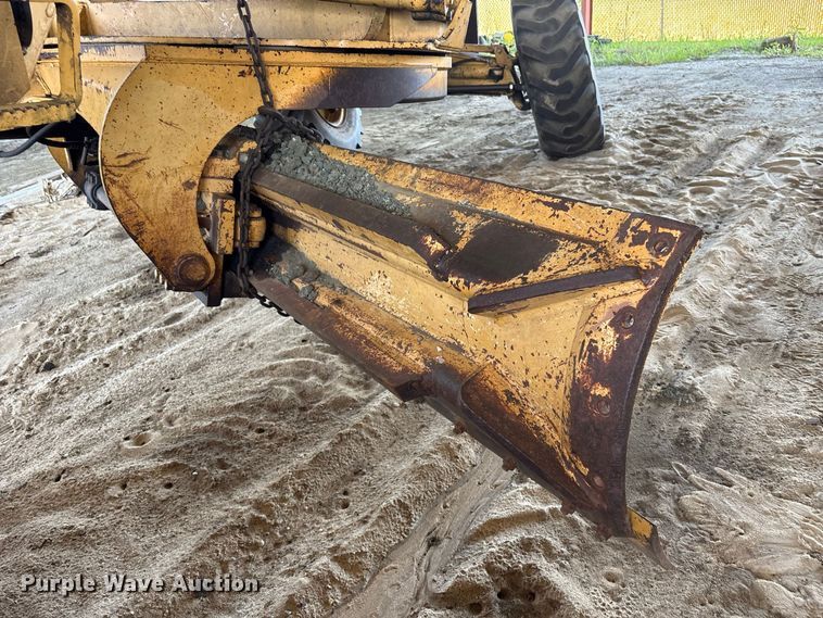 image for item EU0829 1994 John Deere 770BH motor grader