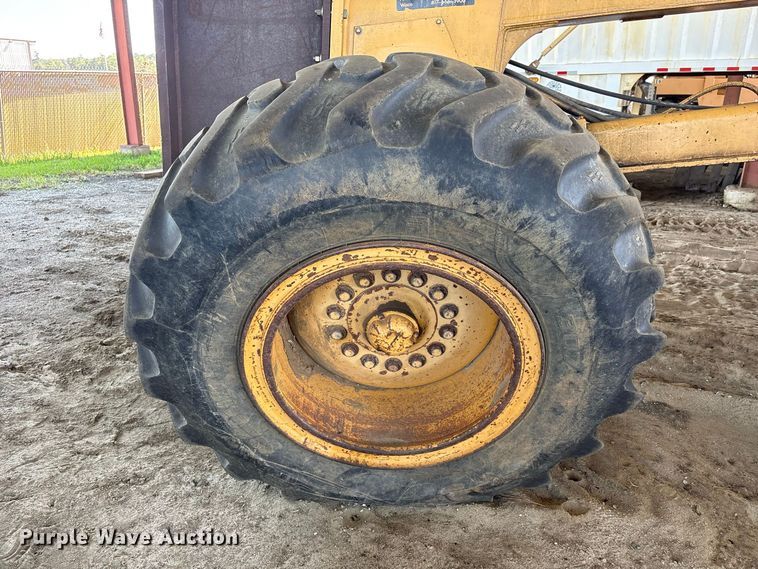 image for item EU0829 1994 John Deere 770BH motor grader