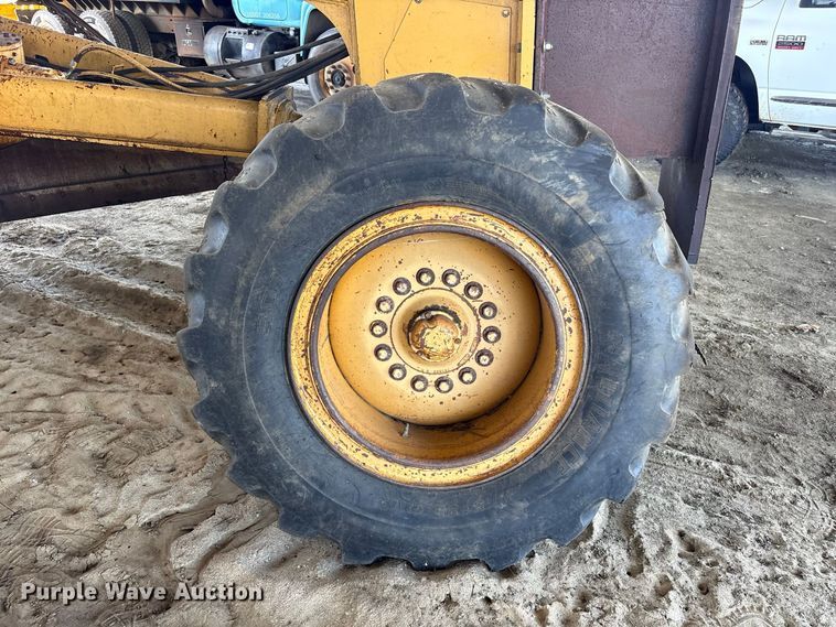 image for item EU0829 1994 John Deere 770BH motor grader
