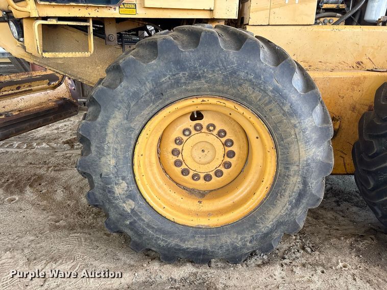 image for item EU0829 1994 John Deere 770BH motor grader