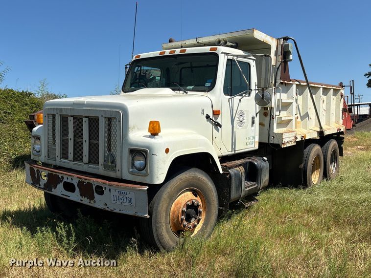 image for item EU0830 1998 International 2574 dump truck