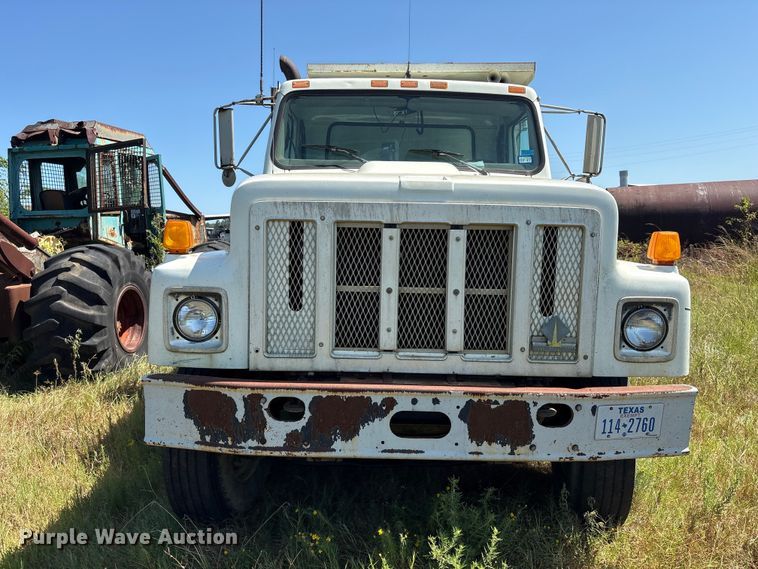 image for item EU0830 1998 International 2574 dump truck